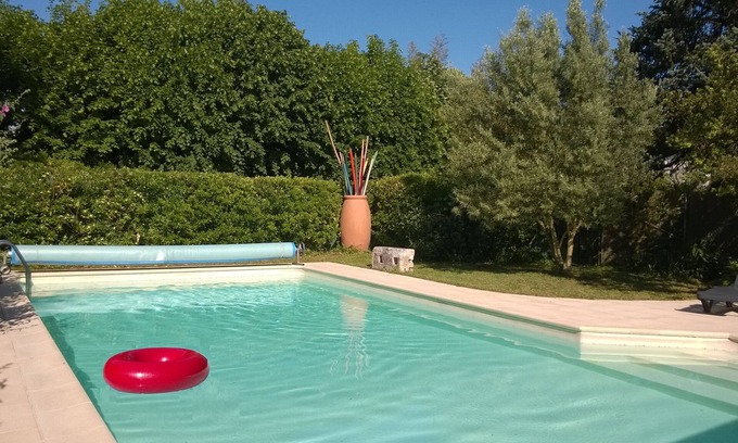 Saintes House | CAMPAIGN IN CITY. Heated private pool. On the edge of Charente in Saintes.