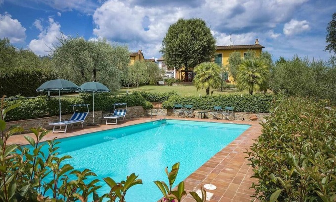 Capannori House | Campanaro, villa with private pool and WiFi.