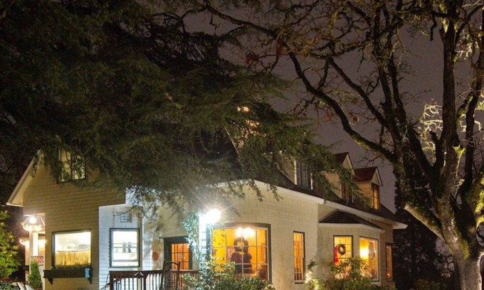 Market District Bed & Breakfast | Campbell House Inn