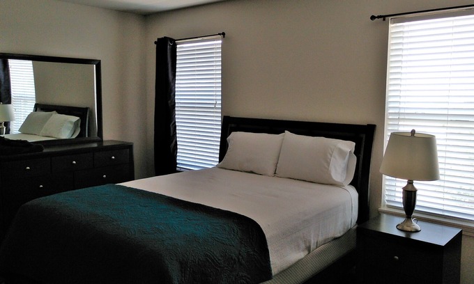 Gull Lake House | Campbell's Clean & Comfortable Modern Duplex 4662B