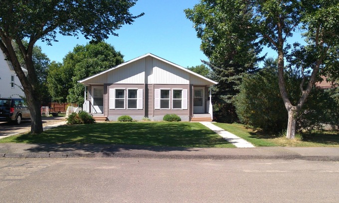 Gull Lake Apartment | Campbell's Clean & Comfortable Modern Duplex 4472B