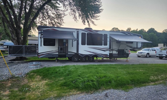Jamestown RV Rental | Camper on campsite
