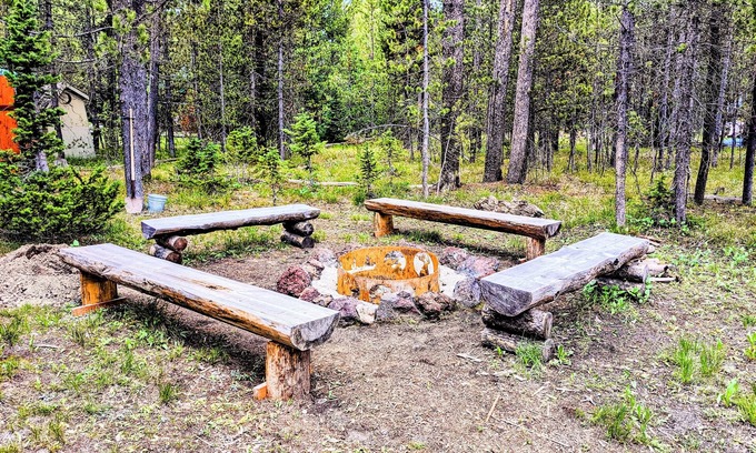 Island Park Cabin | Campfire Cottage * 3Br/Sleeps 6, Minutes to Big Springs, 25 Miles to Yellowstone, Fire Pit