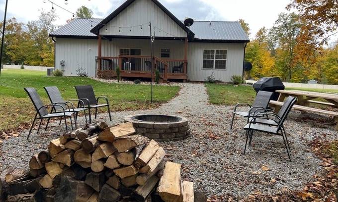 Brookville Cabin | Campfire/grill/full-kitchen, Cabin near Brookville Lake