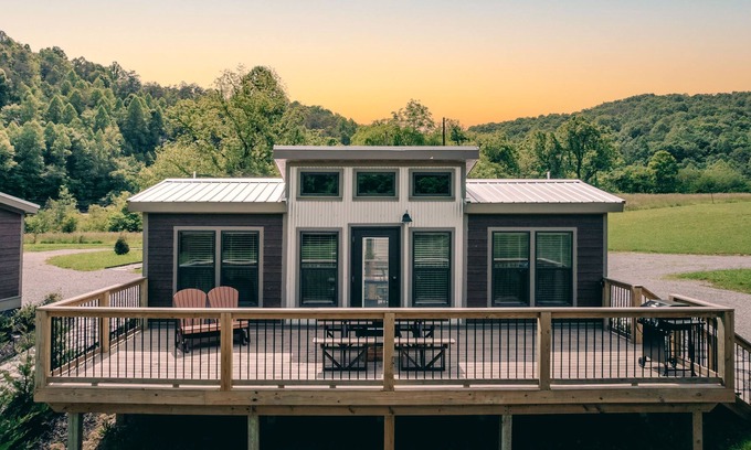 Gatlinburg - Pigeon Forge Cottage | "Campfire Secrets" - Riverfront Tiny Home in the Smoky Mountains