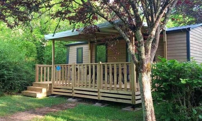 Collonges-la-Rouge House | Camping 3 étoiles - eeiicg