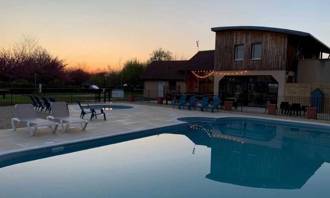 Cormatin House | Camping 3 étoiles - Piscine - ccaiddb