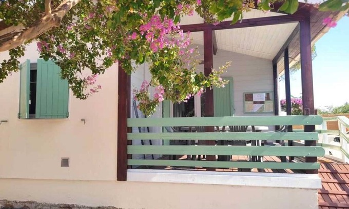 Massillargues-Attuech House | Camping 3 étoiles - Piscine - eehiig