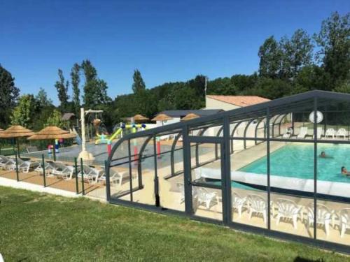 Aubigny-les-Clouzeaux Other | Camping 4 étoiles - Piscine - eehi00