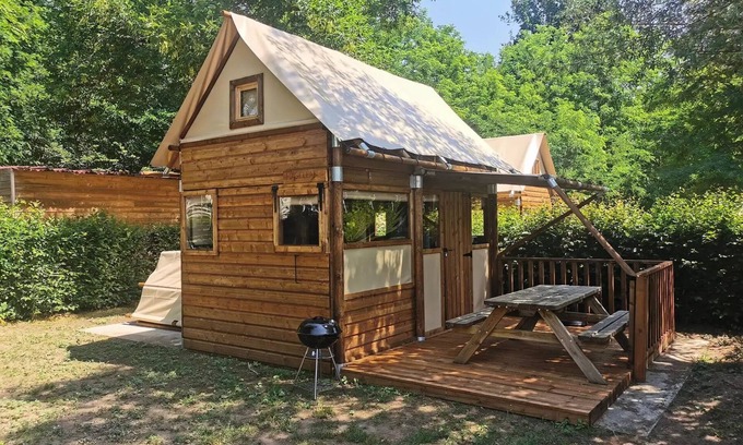 Cormoranche-sur-Saone House | Camping du Lac* - Lodge Tent 3 Rooms 4 People Without sanitary facilities