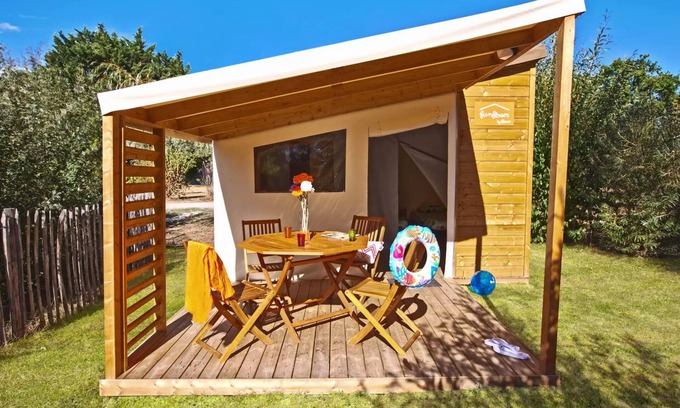 Avrille House | Camping Flower Beauchêne* - Fun flower Standard 3 rooms 4 people Without Sanitary