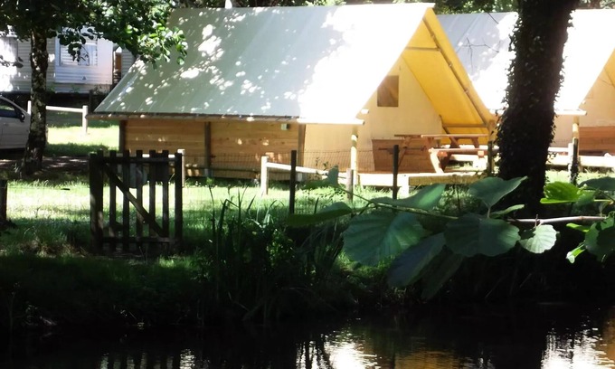 Avrille House | Camping Flower Beauchêne* - Canvas bungalow Amazone 3 rooms 4 persons Without Bathroom