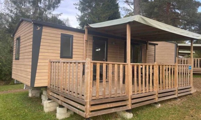 Marcillac-la-Croisille House | Camping 3 étoiles - Piscine - eeiifg