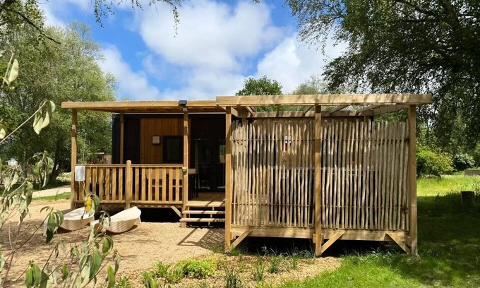Plougasnou House | Camping maeva Respire Le Domaine de Mesqueau * - Lodge SERENITY-PREMIUM 3 Rooms 4 People + SPA + TV
