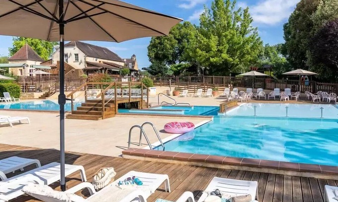 Sainte-Nathalene Ski Chalet | Camping Romanée Les Grottes de Roffy* - Chalet PREMIUM - 2 bedrooms - 2 shower rooms 4 people