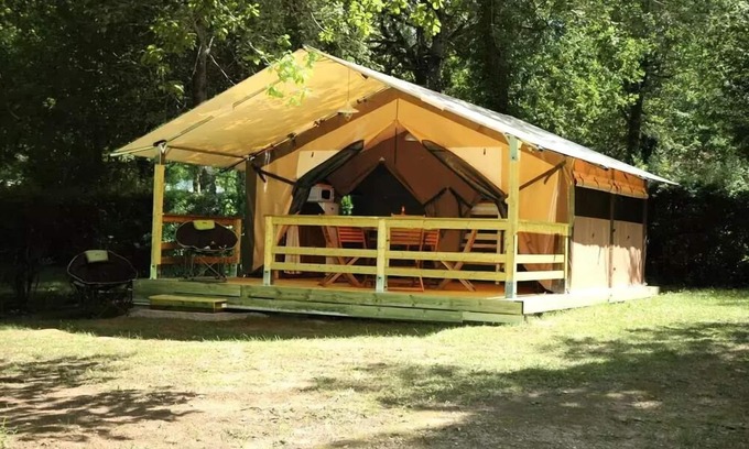 Nabirat House | Camping Ushuaïa Villages les Pialades * - VICTORIA Lodge Tent 30m²/2 bedrooms (without private bathrooms) 4 people