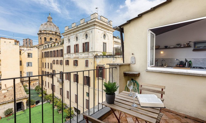 Roman Ghetto Apartment | Campo de fiori penthouse