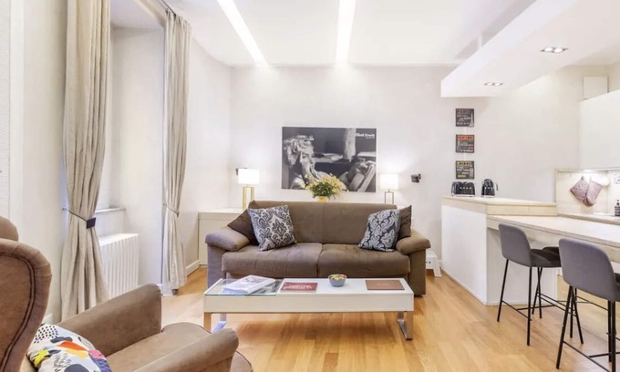 Roman Ghetto Apartment | Campo dei Fiori luxury modern apartment with terrace