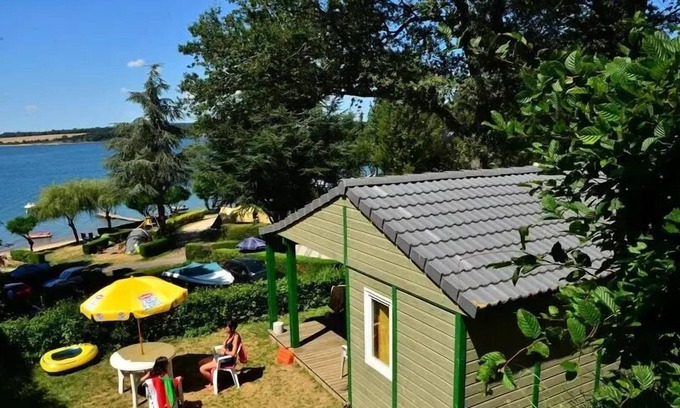 Salles-Curan Ski Chalet | Campsite Beau-Rivage * - Chalet PANORAMIC "VUE LAC" (covered terrace + dishwasher) 4 to 5 people - 4 pers. included in the tariff