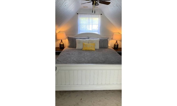 Bowling Green House | Campus Guesthouse at 128 1/2 South Summit