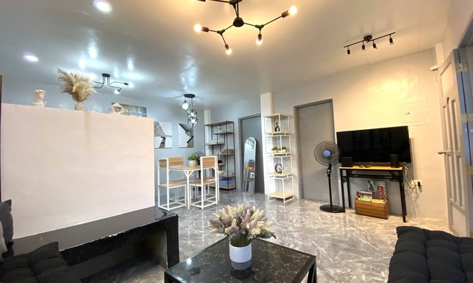 Virac House | Can Accommodate up to 10 Guests - Near Virac Airport