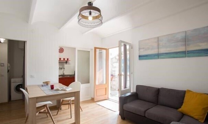 Ripoll Apartment | Can Botey, bonito y moderno apartamento en Colonia industrial de Ripoll