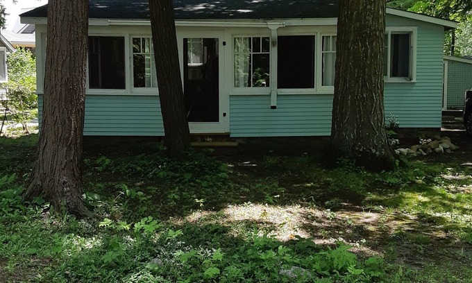Pleasant Point Cottage | Canadiana Cottage in Quiet Community