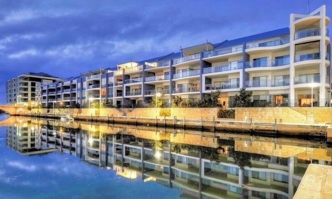Mandurah Apartment | Canal Breeze Retreat