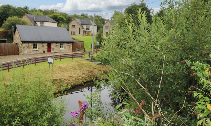 Drumshanbo Cottage | CANAL COTTAGE, pet friendly in Drumshanbo, County Leitrim
