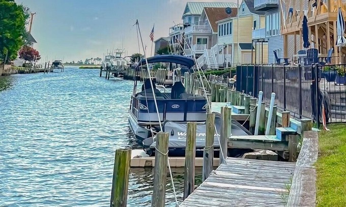 Keen-Wik On the Bay House | Canal-Front Cottage with Dock – Boater’s Retreat Near Fenwick Island