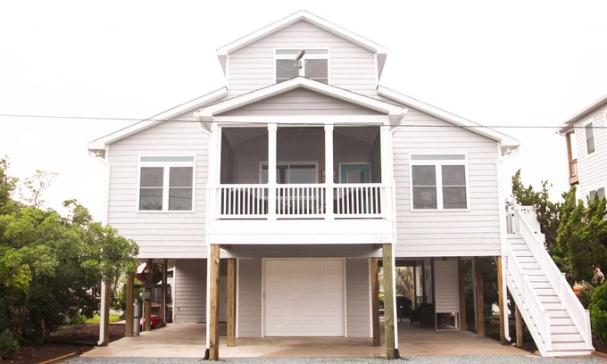 Topsail Beach House | Canal Front Home-3-minute walk to beach with private boat dock
