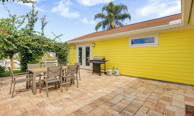 Isle of Palms House | Canal-Front Retreat 4 Mi to Jacksonville Beach!