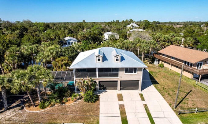 Woods N Waters Apartment | Canal Front|Screened Pool|Dock|Firepit|Dog OK|Sleeps 9