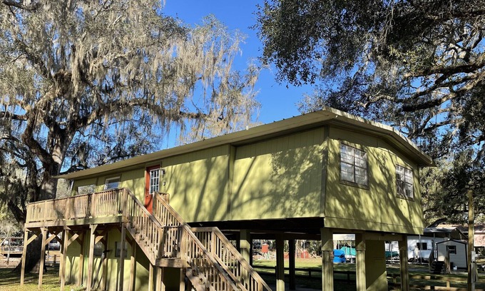 Old Town House | Canal front stilt house with access to Suwanee River!