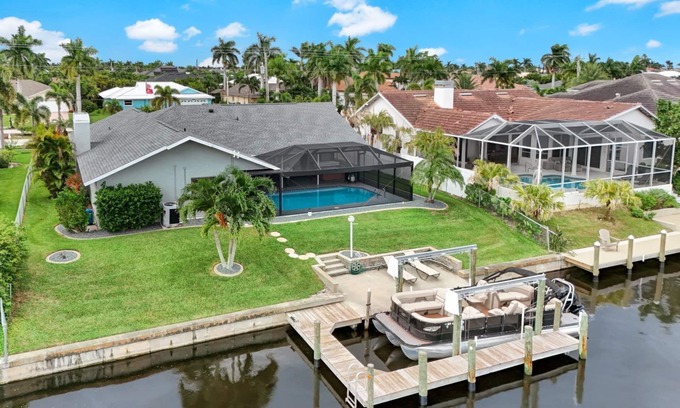 Pelican House | Canal fun! Boat, Pool, Hot tub, Bikes & Kayaks