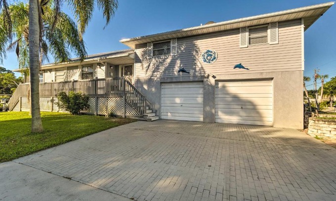 Englewood House | Canalfront Home with Private Dock - 5 Mi to Beaches!