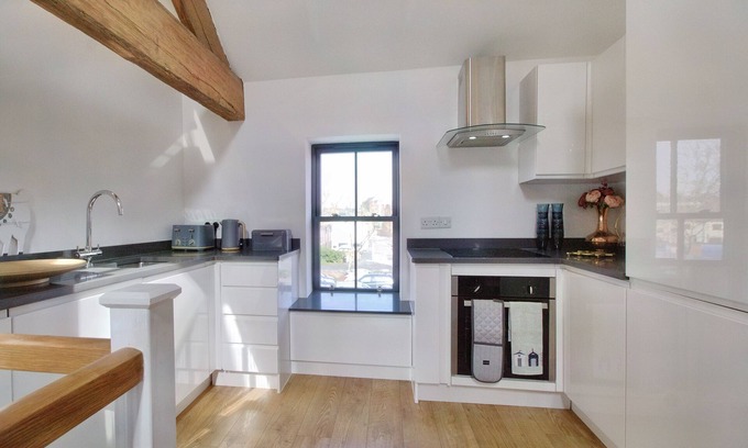 Retford Cottage | CANALSIDE WHARF, family friendly in Retford