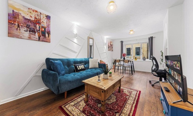 Island Gardens Apartment | Canary Wharf+ 2Bed + Free parking+ Smart TV