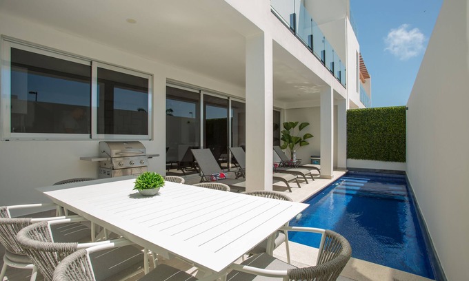 Zona Hotelera Villa | Cancun Luxurious 4BR Villa/W Pool and Private Beach