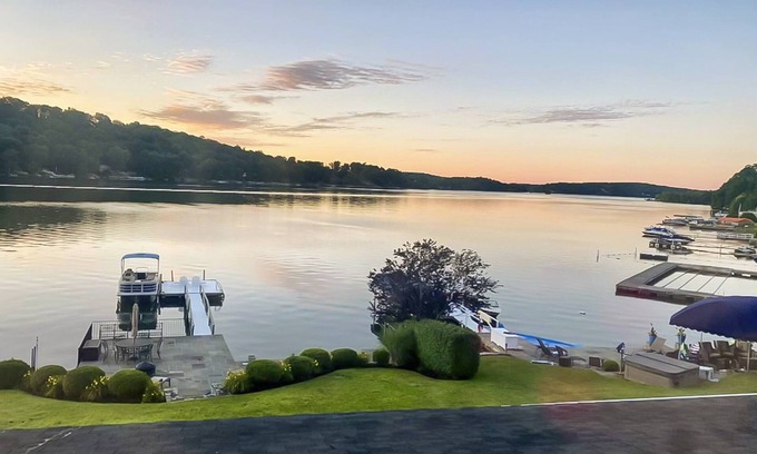 New Fairfield House | Candlewood Lakefront - Dock, kayaks, Fire Pit