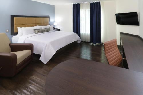 Celaya Hotel | Candlewood Suites - Celaya by IHG