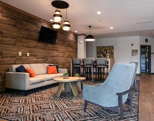 Champaign Hotel | Candlewood Suites Champaign-Urbana University Area by IHG