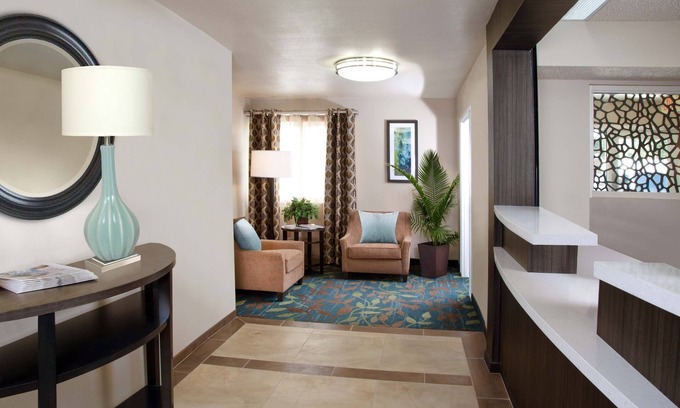Cotulla Hotel | Candlewood Suites Cotulla by IHG