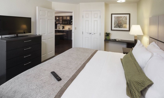 Thornton Hotel | Candlewood Suites Denver North - Thornton by IHG