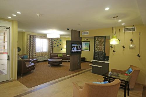 Central Newport News Hotel | Candlewood Suites Newport News-Yorktown by IHG