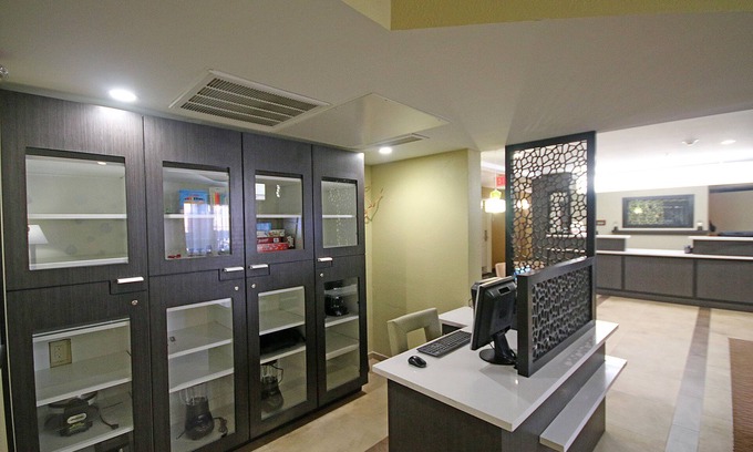 Central Newport News Hotel | Candlewood Suites Newport News/Yorktown by IHG