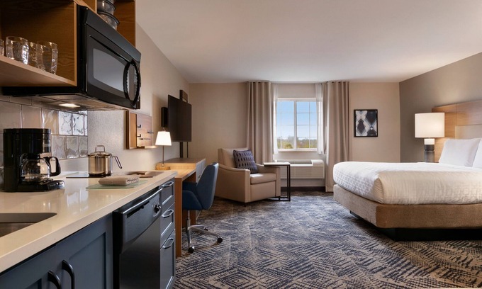 Springfield Hotel | Candlewood Suites Springfield North by IHG