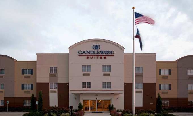 Victoria Hotel | Candlewood Victoria by IHG