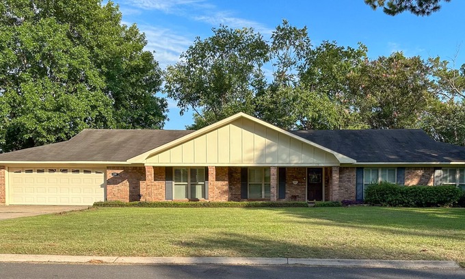 Natchitoches House | Cane River Charmer with Huge Backyard