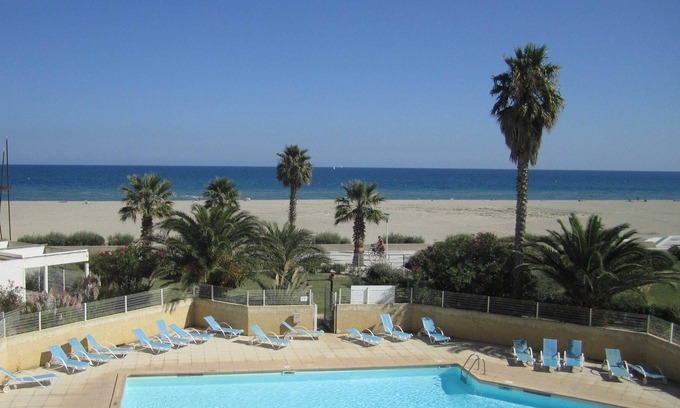 La Cote Radieuse Apartment | Canet-plage F3 seafront, terrace, swimming pool. New: parking space
